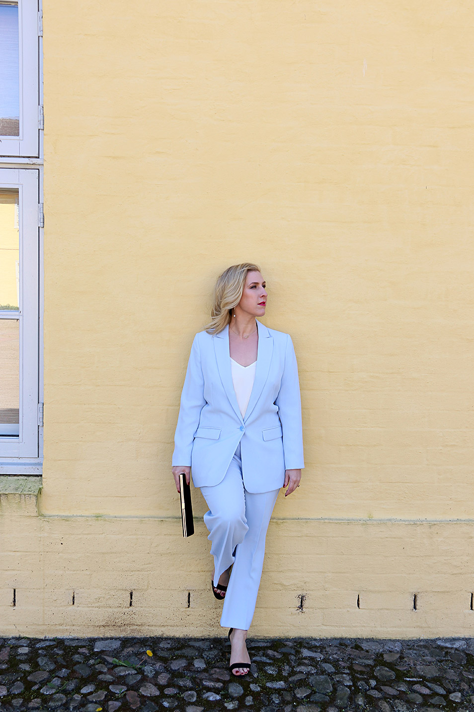 Business Outfit Hosenanzug und Clutch Relana Dombetzki ALDO Magazin